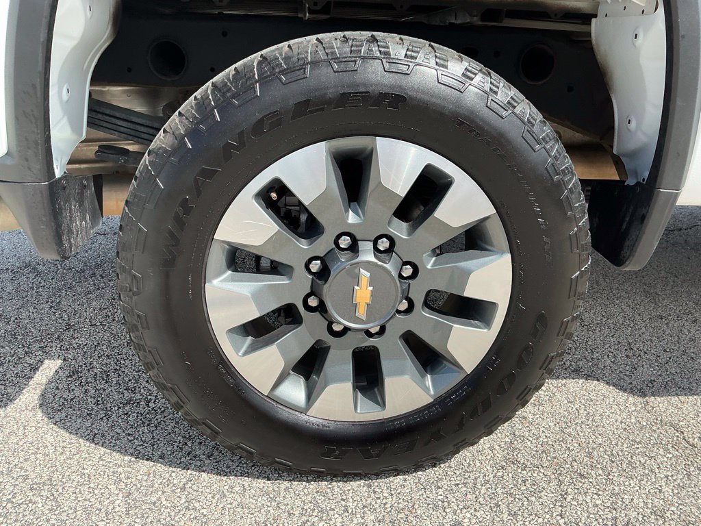 Used 2025 Chevrolet Silverado 2500 Custom w/ Custom Value Package AWD/4WD image 17