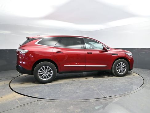 Used 2024 Buick Enclave Premium image 10