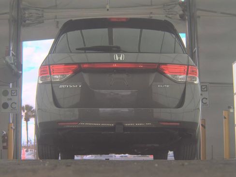 Used 2014 Honda Odyssey Touring Elite image 11