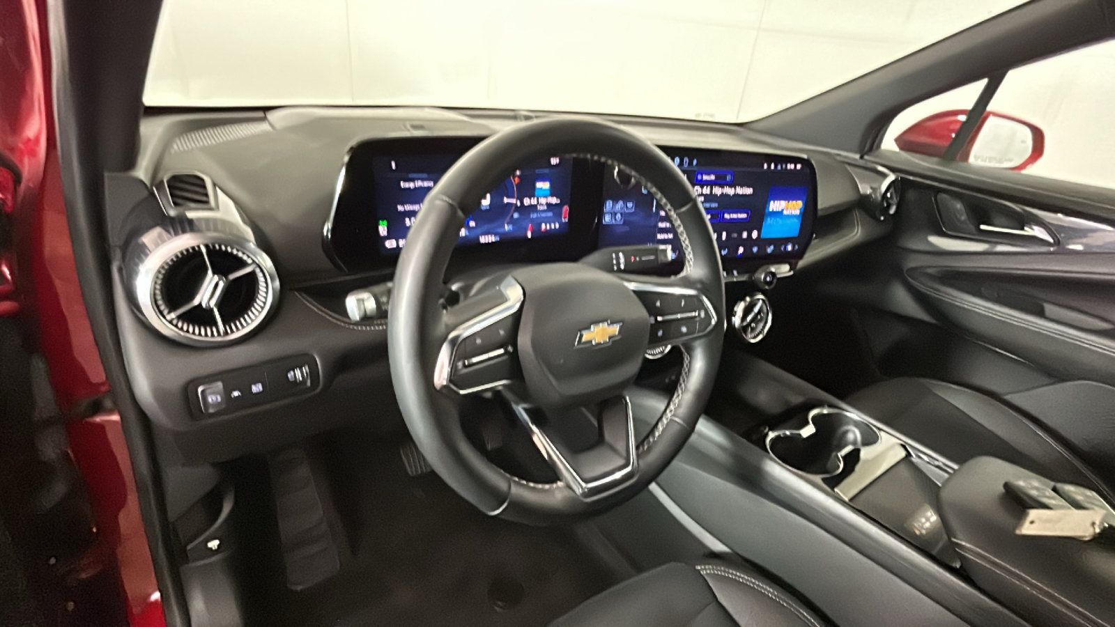 Used 2024 Chevrolet Blazer EV LT AWD/4WD image 17
