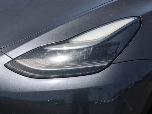 Used 2023 Tesla Model Y 2WD image 2