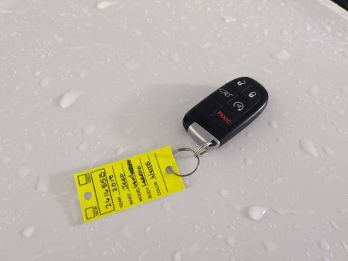 Used 2018 Jeep Grand Cherokee Laredo AWD/4WD image 28