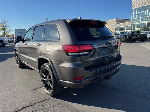 Used 2021 Jeep Grand Cherokee Laredo X image 5