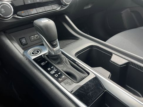 Used 2025 Nissan Sentra SV FWD image 41
