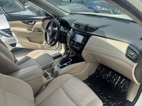 Used 2018 Nissan Rogue SV FWD image 3