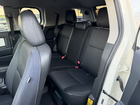 Used 2013 Toyota FJ Cruiser 4WD w/ Upgrade Pkg image 9