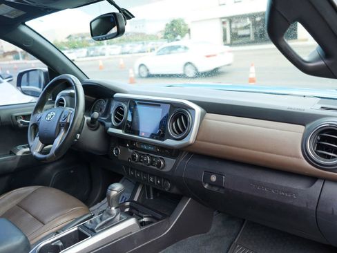 Used 2016 Toyota Tacoma Limited RWD image 20