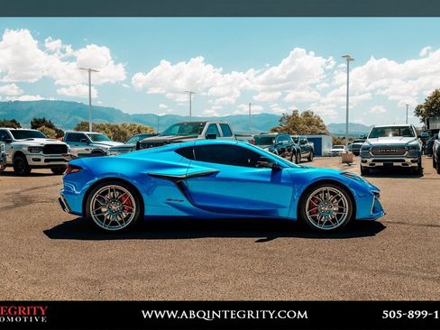 Used 2024 Chevrolet Corvette Z06 RWD image 8