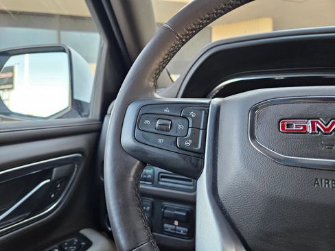 Used 2022 GMC Yukon XL SLT w/ SLT Premium Package image 12