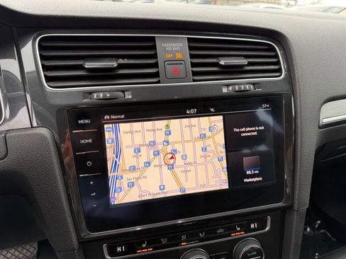 Used 2019 Volkswagen e-Golf SEL Premium image 23