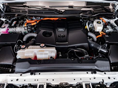 Used 2024 Toyota Sequoia Platinum image 33