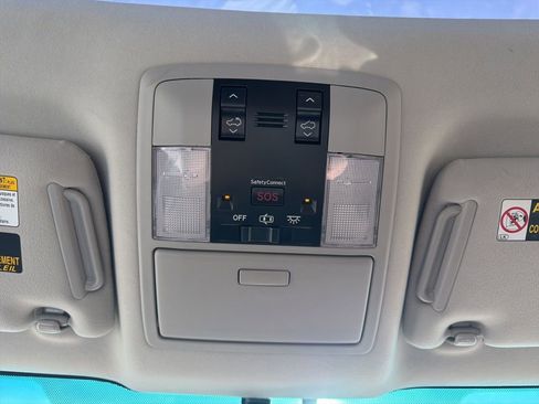 Used 2015 Lexus GX 460 w/ Premium Package image 39