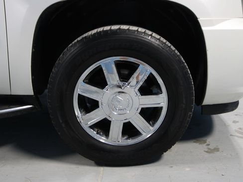 Used 2007 Cadillac Escalade AWD w/ Climate Package image 32