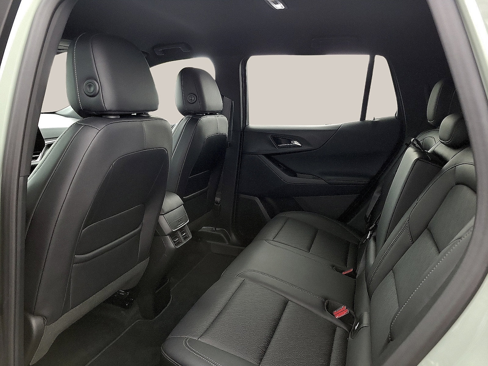 Used 2026 Chevrolet Equinox LT w/ Convenience Package II FWD image 9