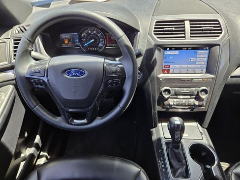 Used 2019 Ford Explorer XLT w/ Equipment Group 202A FWD image 10