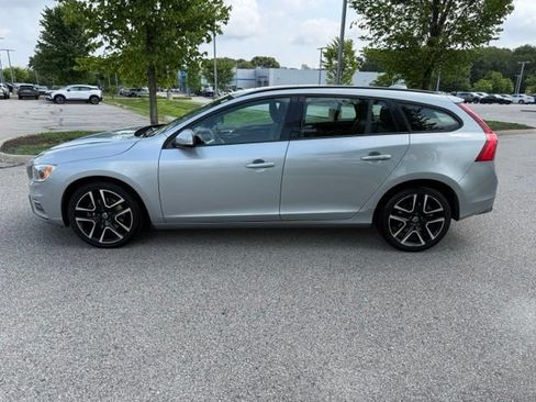 Used 2018 Volvo V60 T5 Dynamic FWD image 8