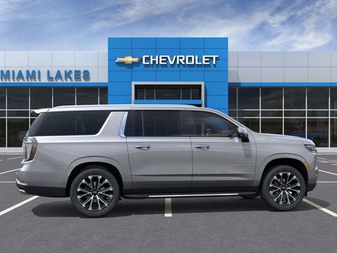 New 2025 Chevrolet Suburban High Country image 5