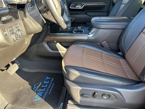 Used 2025 Chevrolet Silverado 2500 High Country w/ High Country Premium Package AWD/4WD image 16