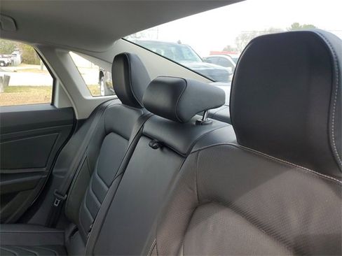 Used 2021 Volkswagen Jetta SEL Premium image 9