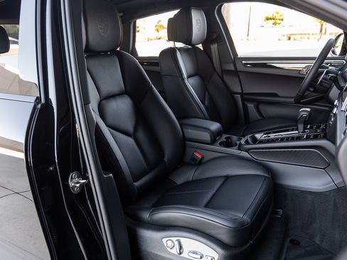 Certified 2026 Porsche Macan AWD/4WD image 44