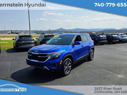 Used 2024 Kia Seltos LX AWD/4WD image 3