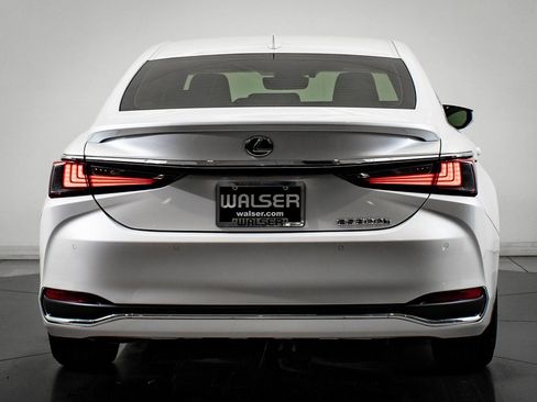 Certified 2025 Lexus ES 300h Ultra Luxury w/ Accessory Package (Z1) image 7