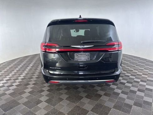 Used 2023 Chrysler Pacifica Touring-L FWD image 6