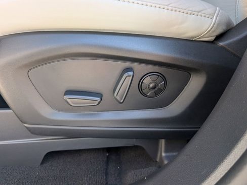 Used 2025 Ford Explorer Platinum w/ Ultimate Package image 16