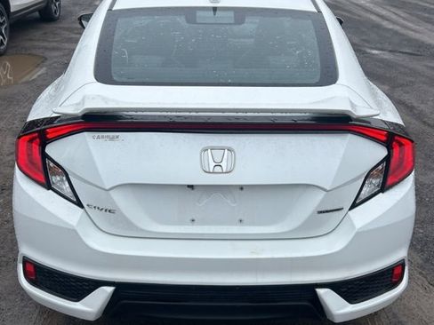 Used 2019 Honda Civic Touring image 5