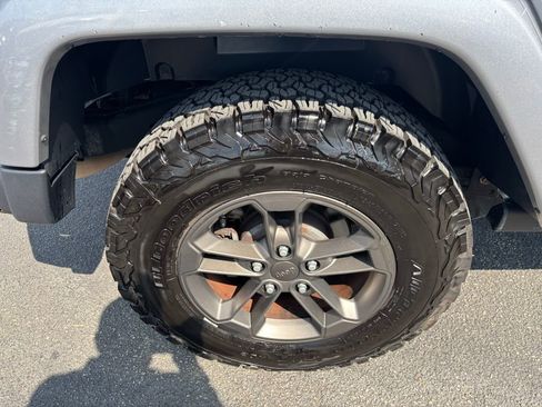 Used 2016 Jeep Wrangler Unlimited Sahara image 9