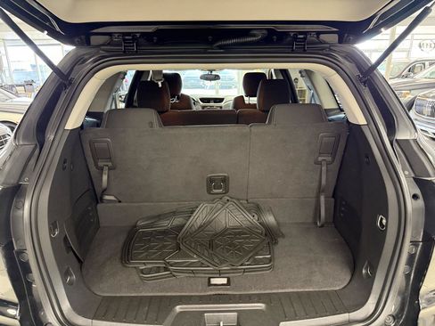 Used 2017 Chevrolet Traverse LT FWD image 8