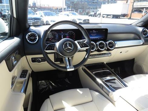 Used 2025 Mercedes-Benz GLB 250 GLB 250 4MATIC image 10