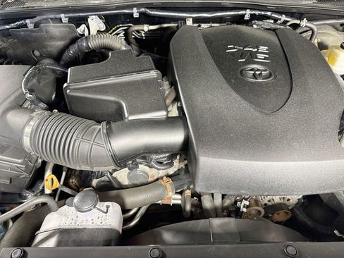 Certified 2019 Toyota Tacoma SR5 AWD/4WD image 31