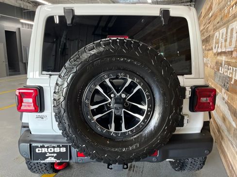 Used 2025 Jeep Wrangler Unlimited Rubicon AWD/4WD image 24