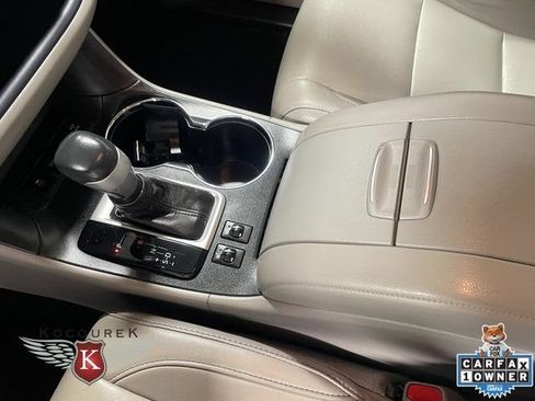 Used 2017 Toyota Highlander XLE AWD/4WD image 18