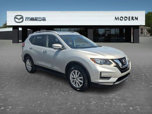 Used 2017 Nissan Rogue SV w/ SV Premium Package image 7