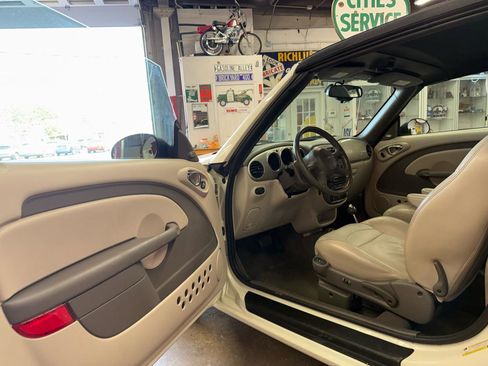 Used 2005 Chrysler PT Cruiser Touring image 11
