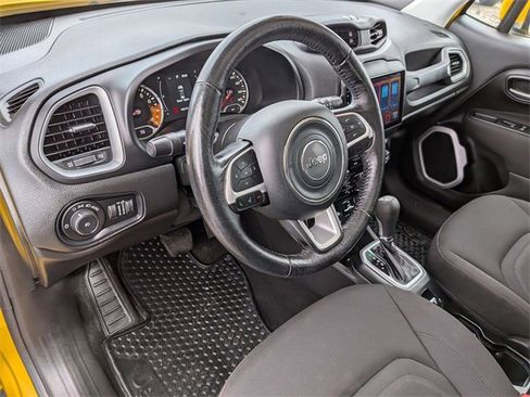Used 2018 Jeep Renegade Latitude w/ Cold Weather Group image 11