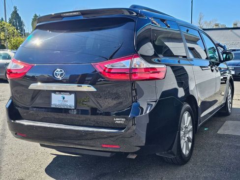 Used 2017 Toyota Sienna Limited Premium image 5
