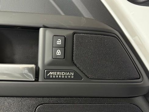 New 2026 Land Rover Defender 110 X-Dynamic SE image 25