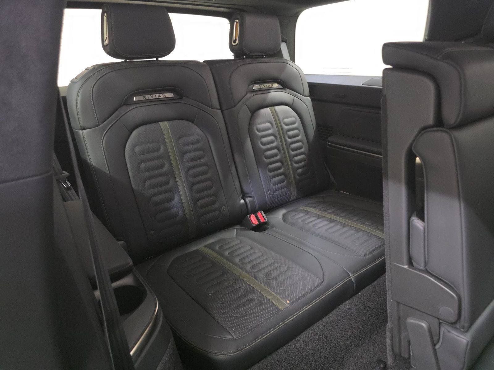Used 2025 Rivian R1S Adventure Dual AWD/4WD image 11