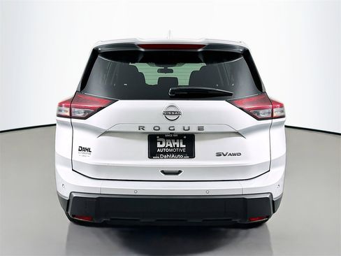 Used 2024 Nissan Rogue SV image 11