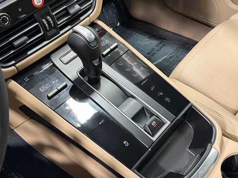 Certified 2025 Porsche Macan image 28