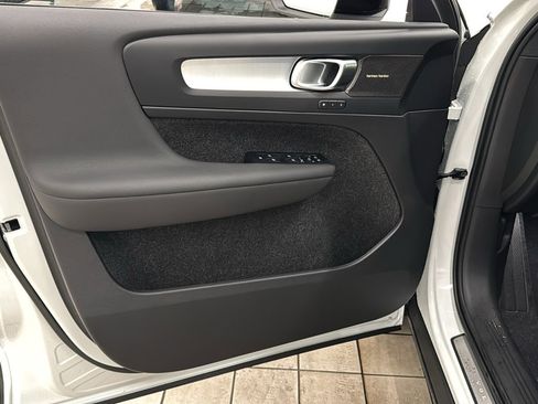 Used 2026 Volvo XC40 B4 Plus w/ Climate Package image 21