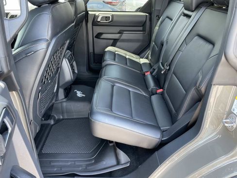 Used 2026 Ford Bronco Badlands AWD/4WD image 12