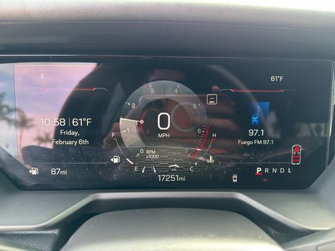 Used 2025 GMC Acadia Elevation image 20