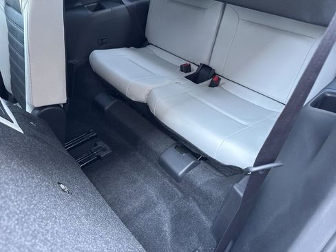 New 2025 Mitsubishi Outlander SE image 28