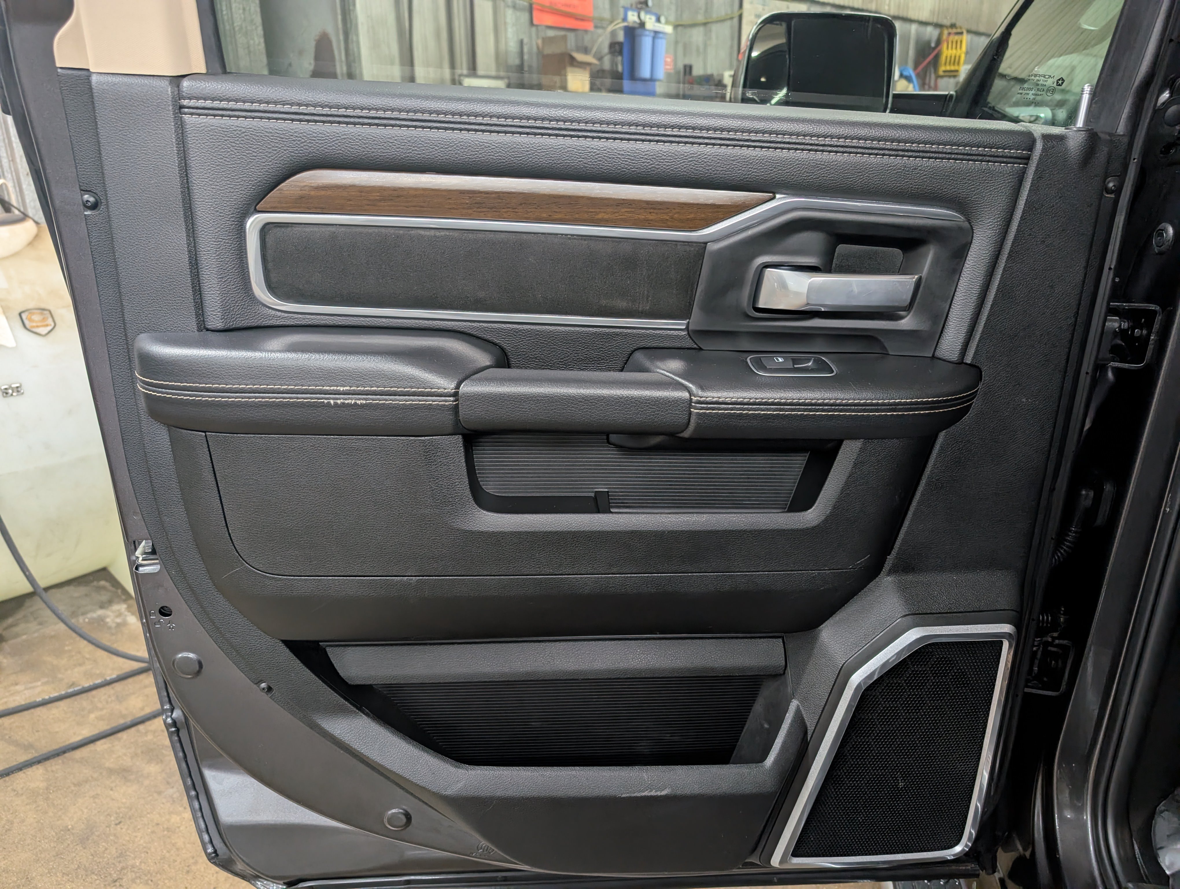 Used 2022 RAM 3500 Laramie AWD/4WD image 8