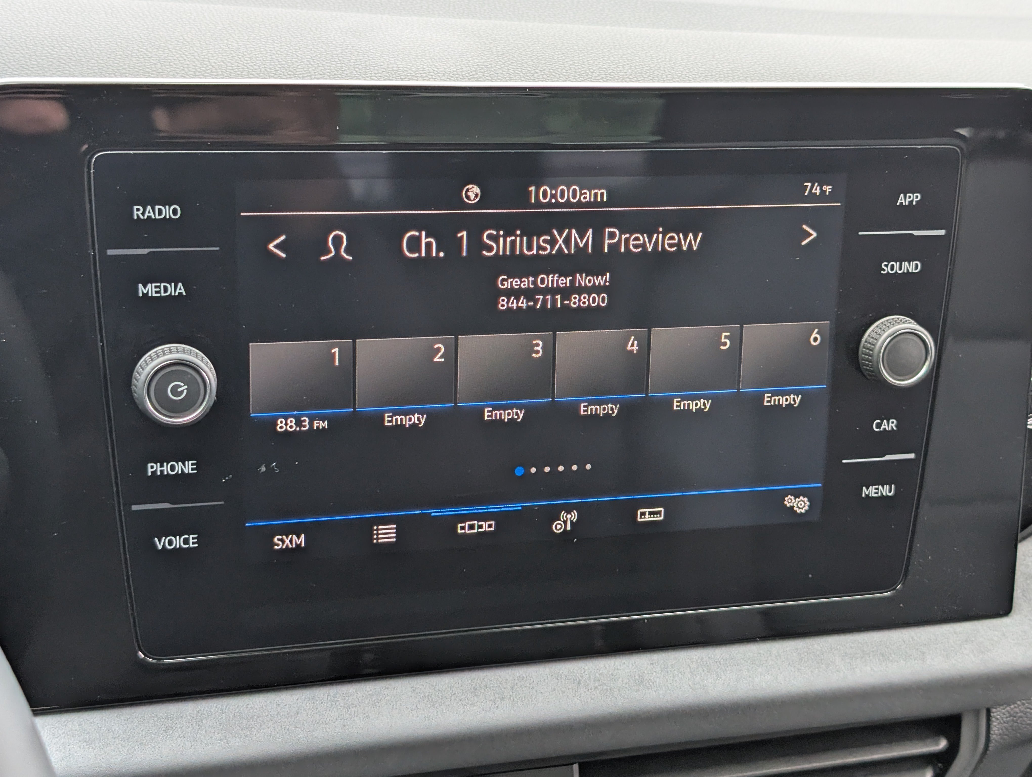 Used 2025 Volkswagen Jetta SE w/ Sunroof Package FWD image 28