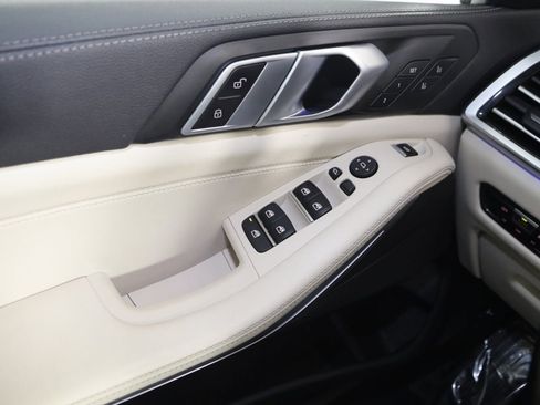 Used 2022 BMW X5 xDrive40i w/ Executive Package image 34